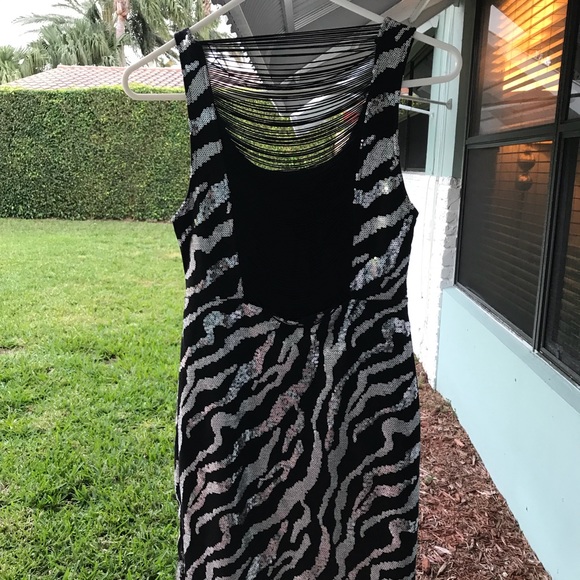 Dresses - Picture 2 of 8